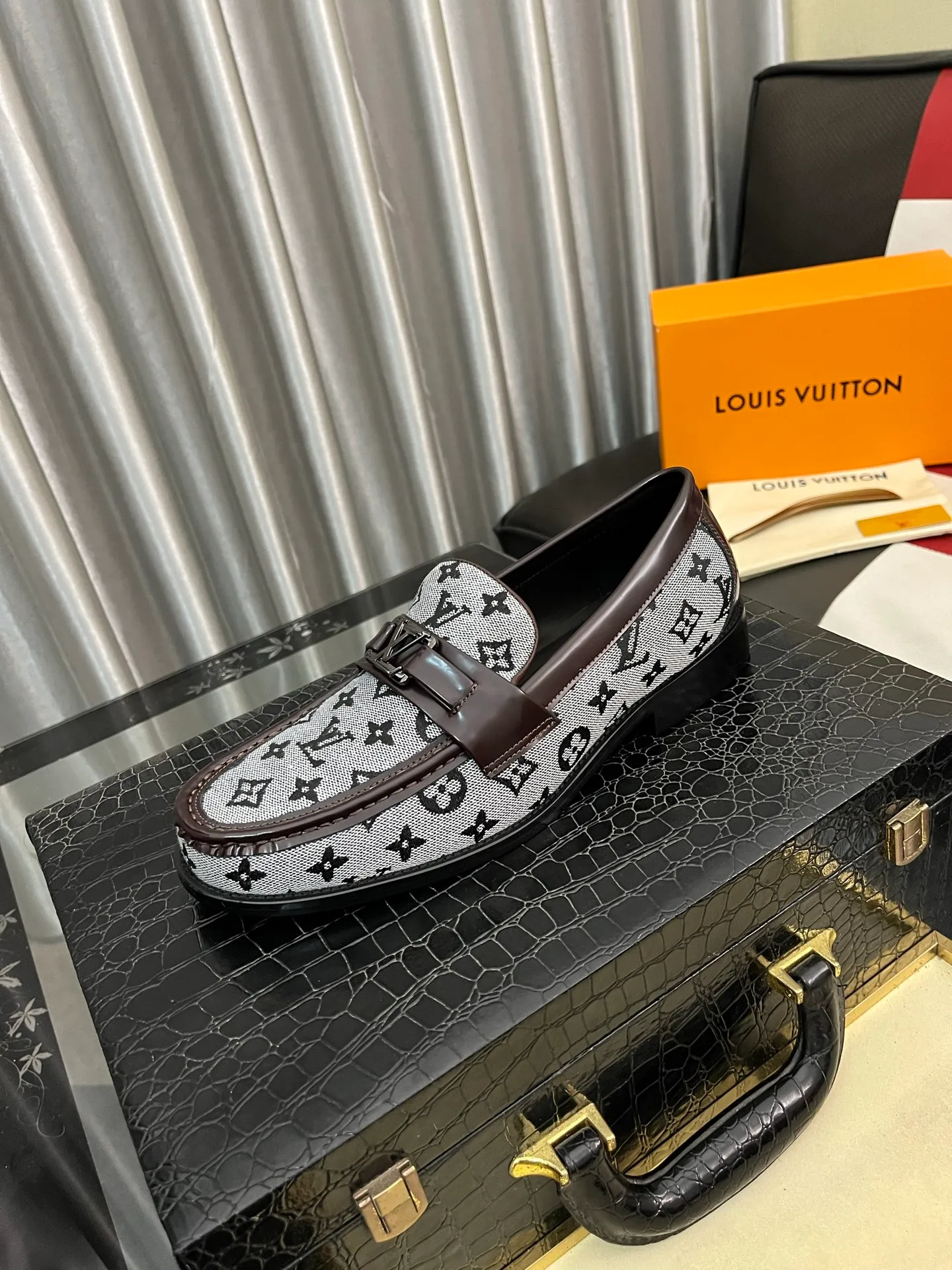 Men's Men's Shoes Men's Men's Shoes 💰520⌚️⌚️[LV] The most popular classic Louis Vuitton leather shoes. Synchronized with the official website, the upper adopts Italian imported upper embossing➕comfortable cowhide lining, fashionable atmosphere, unique brand and unique craftsmanship. Highlighting the hot style of the new year. Stop hesitating, stop wandering, get it now. Code number: 38--44. 3️⃣colors available